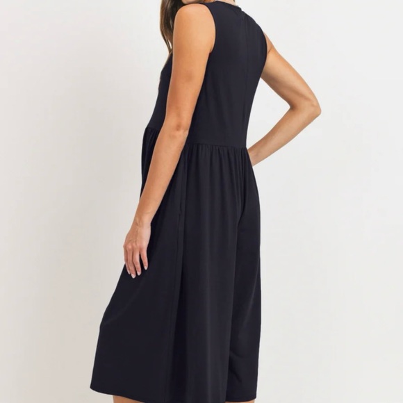 Wide leg maternity jumpsuit - Picture 2 of 3